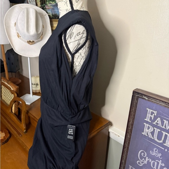 Express Elegant Black Ruched Dress NWT 90.00 - Picture 3 of 5